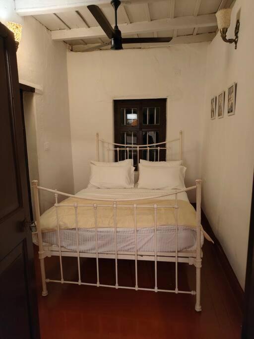 A Quaint Cottage With Rajah'S Seat View. Madikeri Bagian luar foto