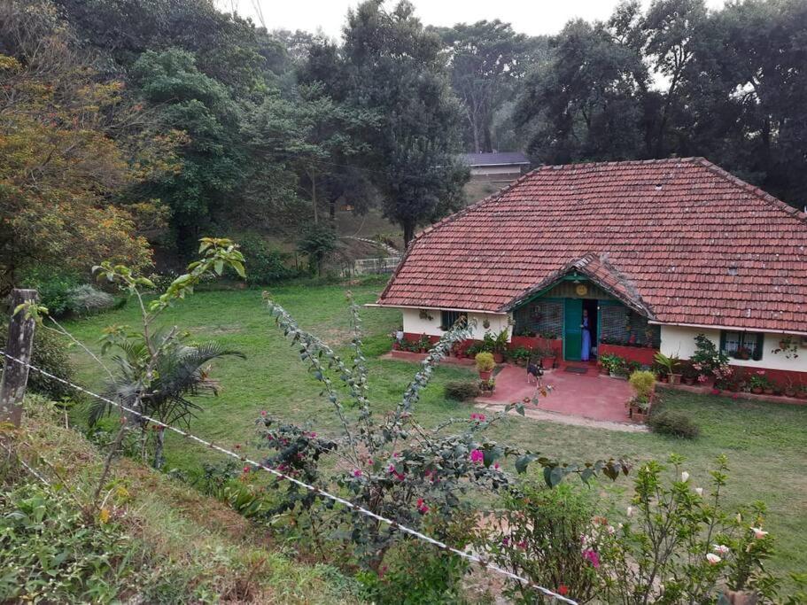 A Quaint Cottage With Rajah'S Seat View. Madikeri Bagian luar foto